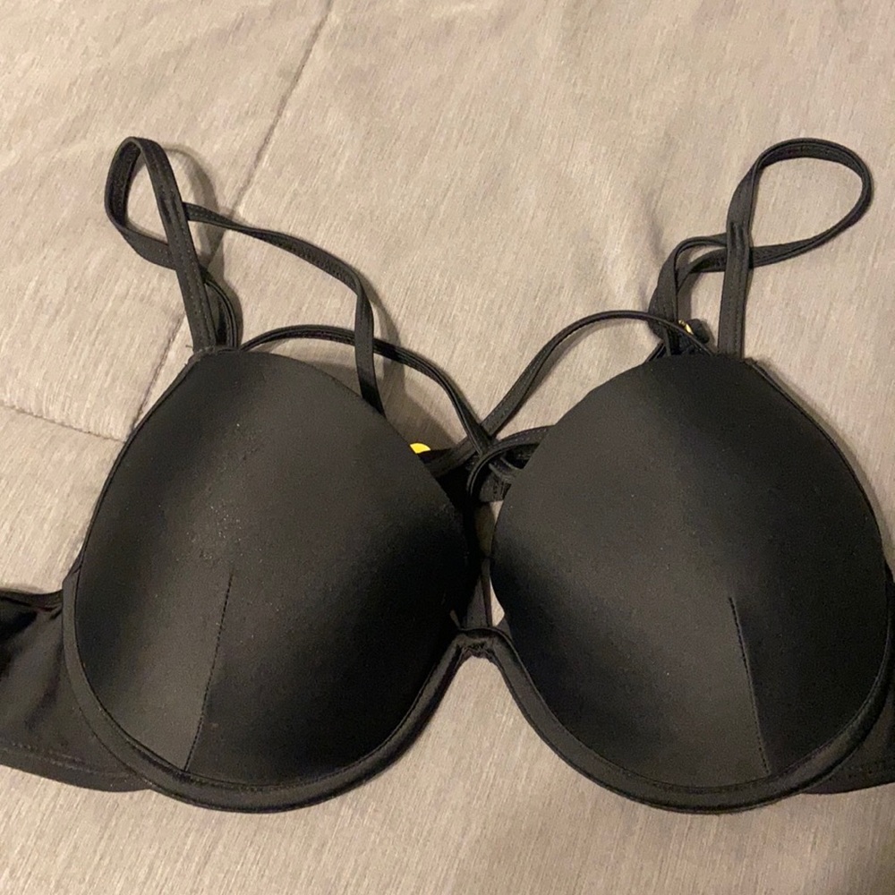 Black push up criss cross strap bikini top